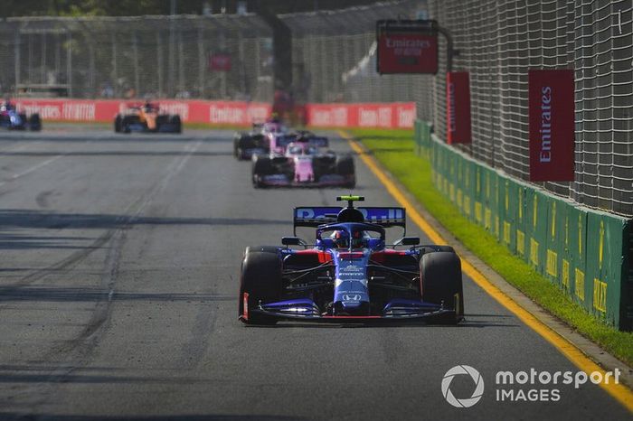 Alexander Albon, Toro Rosso STR14, Sergio Perez, Racing Point RP19