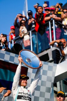 Winnaar Valtteri Bottas, Mercedes AMG F1 op het podium