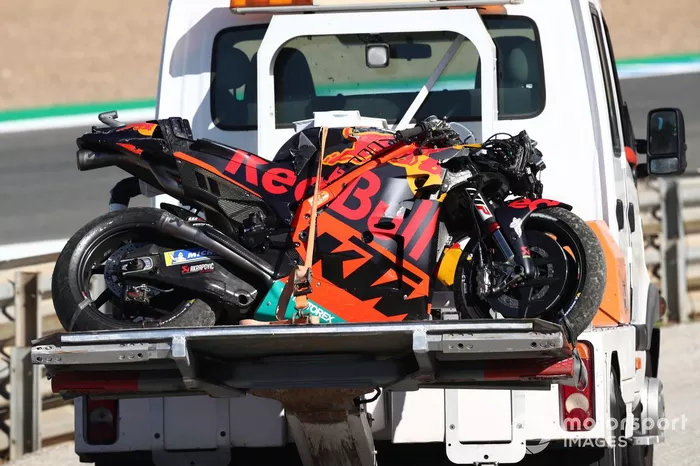 La moto accidentada de Brad Binder, Red Bull KTM Factory Racing
