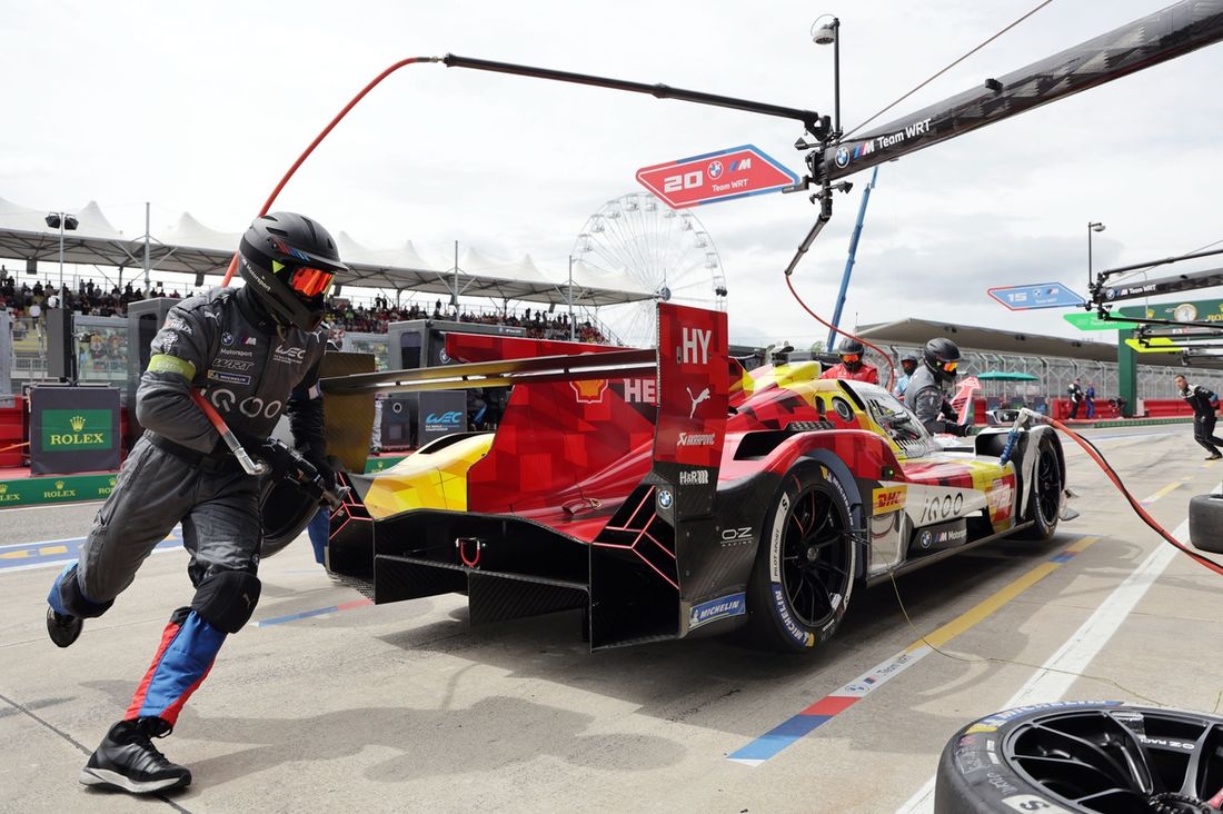 #20 BMW M Team WRT BMW M Hybrid V8: Rene Rast, Robin Frijns, Sheldon Van Der Linde