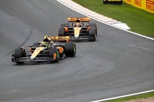 Lando Norris, McLaren MCL60, Oscar Piastri