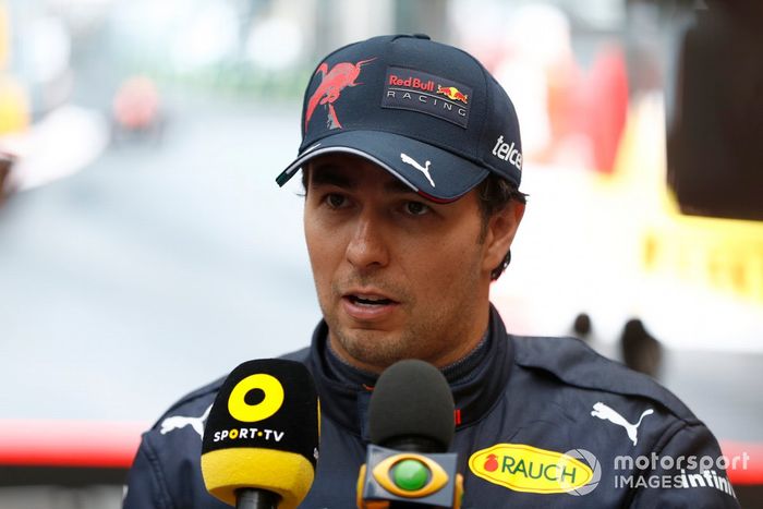 Sergio Pérez, Red Bull Racing, es entrevistado