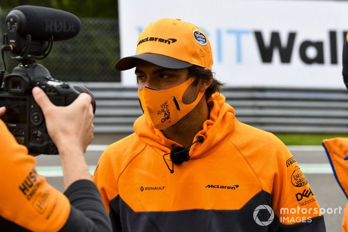 Carlos Sainz Jr., McLaren, recorre la pista