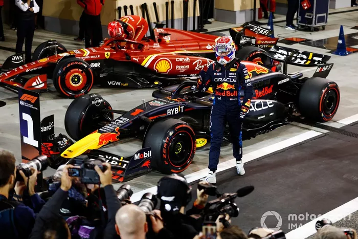 Max Verstappen, Red Bull Racing, en pole position au Parc Ferme après les qualifications 