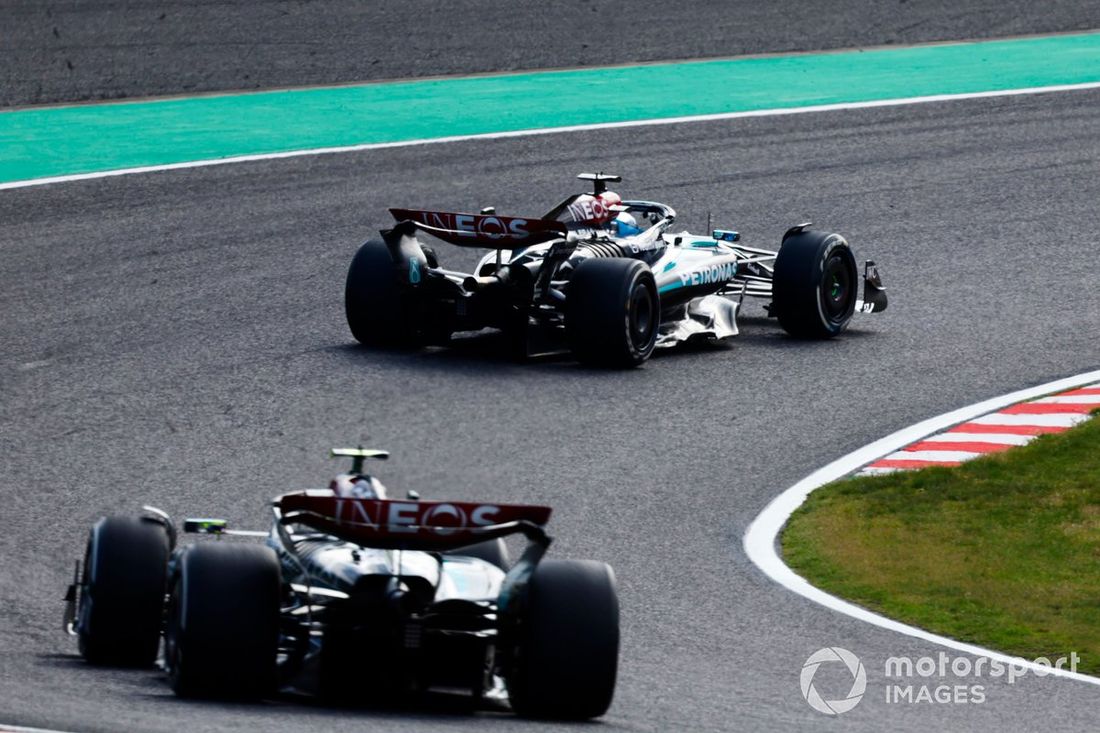 George Russell, Mercedes F1 W15 Lewis Hamilton, Mercedes F1 W15 