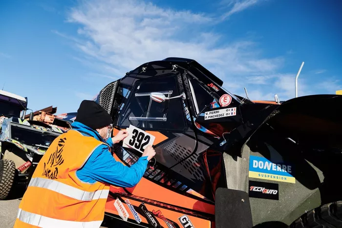Embarque del Dakar 2021 en Marsella