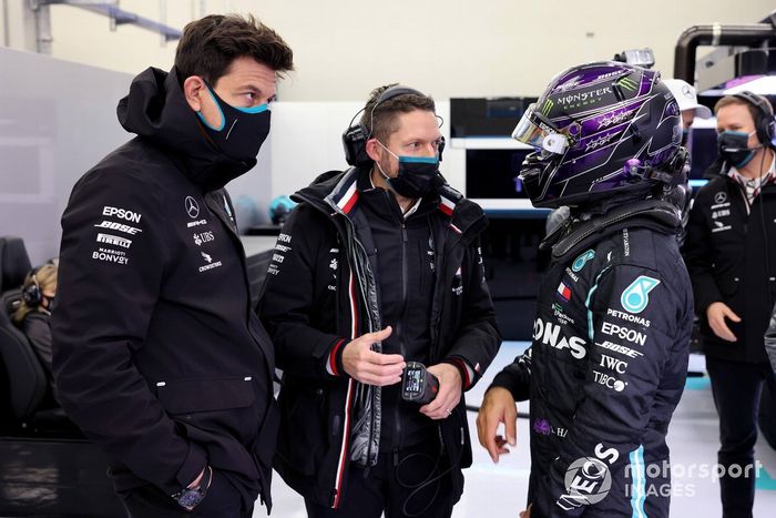 Toto Wolff, Director Ejecutivo, Mercedes AMG, y Lewis Hamilton, Mercedes-AMG F1