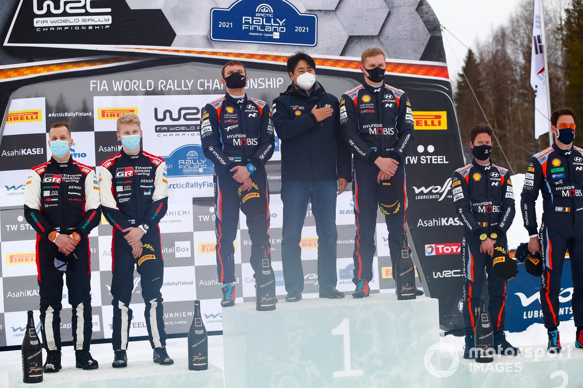 Podium: Winners Ott Tänak, Martin Järveoja, Hyundai Motorsport Hyundai i20 Coupe WRC, second place Kalle Rovanperä, Jonne Halttunen, Toyota Gazoo Racing WRT Toyota Yaris WRC, third place Thierry Neuville, Martijn Wydaeghe, Hyundai Motorsport Hyundai i20 Coupe WRC