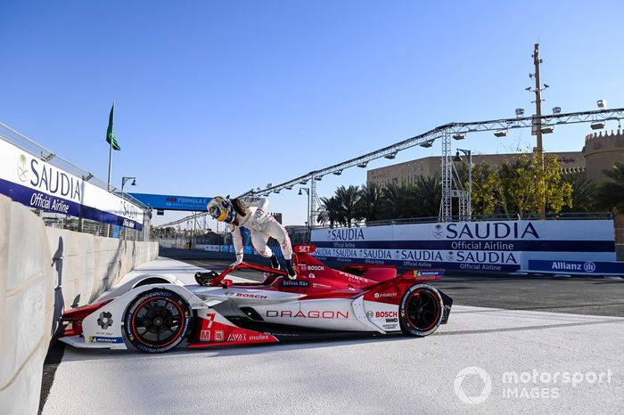 Sergio Sette Camara, Dragon Penske Autosport, Penske EV-4, jumps out of his car