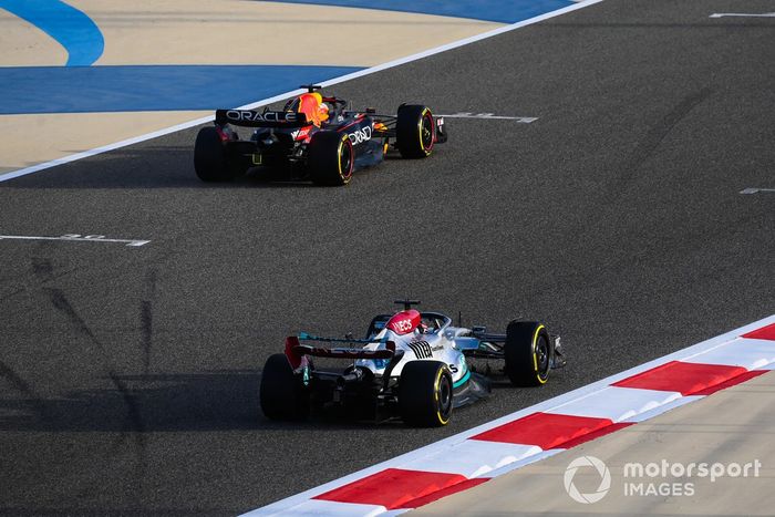 Max Verstappen, Red Bull Racing RB18, George Russell, Mercedes W13