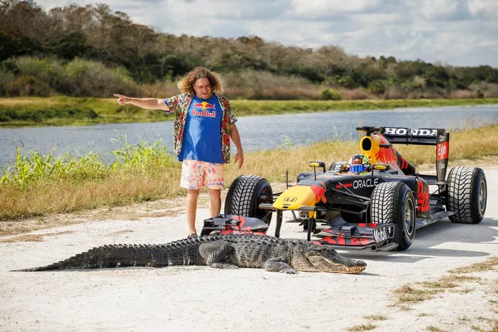 Parks Bonifay met de Red Bull Racing RB7 in Florida
