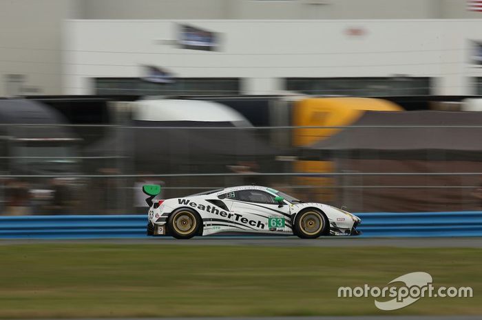 #63 Scuderia Corsa Ferrari 488 GT3: Cooper MacNeil, Toni Vilander, Jeff Westphal, Alessandro Balzan