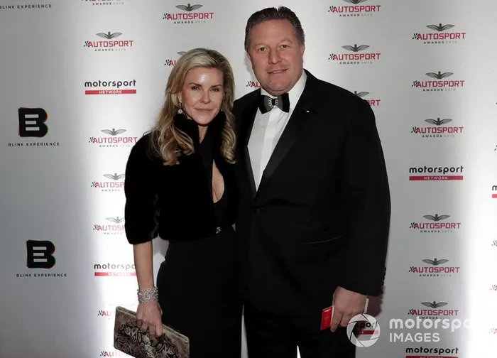 Tracy y Zak Brown, CEO de McLaren