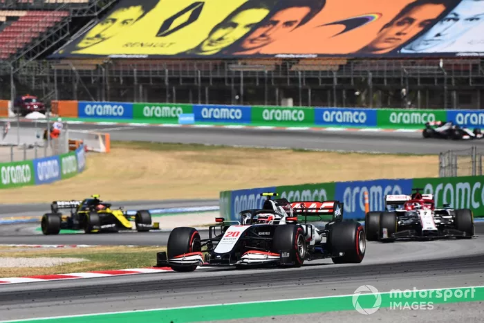 Kevin Magnussen, Haas VF-20, Kimi Raikkonen, Alfa Romeo Racing C39, Esteban Ocon, Renault F1 Team R.S.20