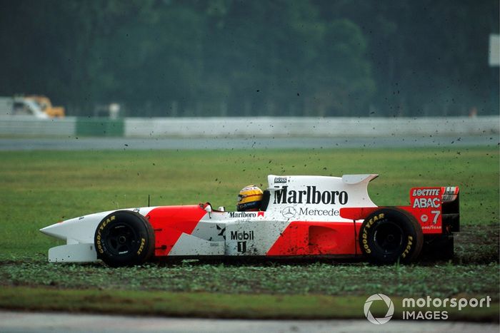 Despiste de Mark Blundell, McLaren MP4-10
