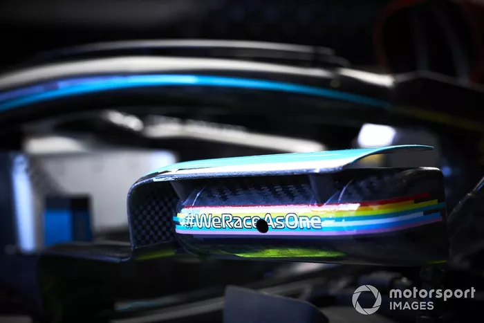 El mensaje #WeRaceAsOne en el coche de Lewis Hamilton, Mercedes F1 W11