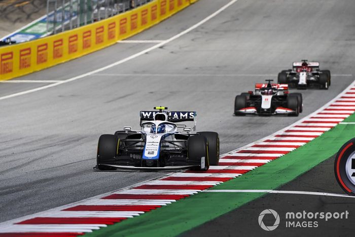 Nicholas Latifi, Williams FW43. Romain Grosjean, Haas VF-20 y Kimi Raikkonen, Alfa Romeo Racing C39