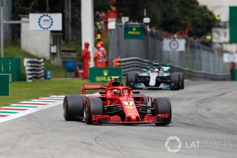 Kimi Raikkonen, Ferrari SF71H, Lewis Hamilton, Mercedes AMG F1 W09