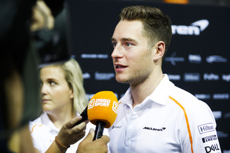 Stoffel Vandoorne, McLaren, met de media