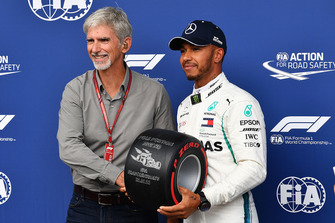 Damon Hill, Sky TV presents the Pirelli Pole Position Award to Lewis Hamilton, Mercedes AMG F1 in parc ferme