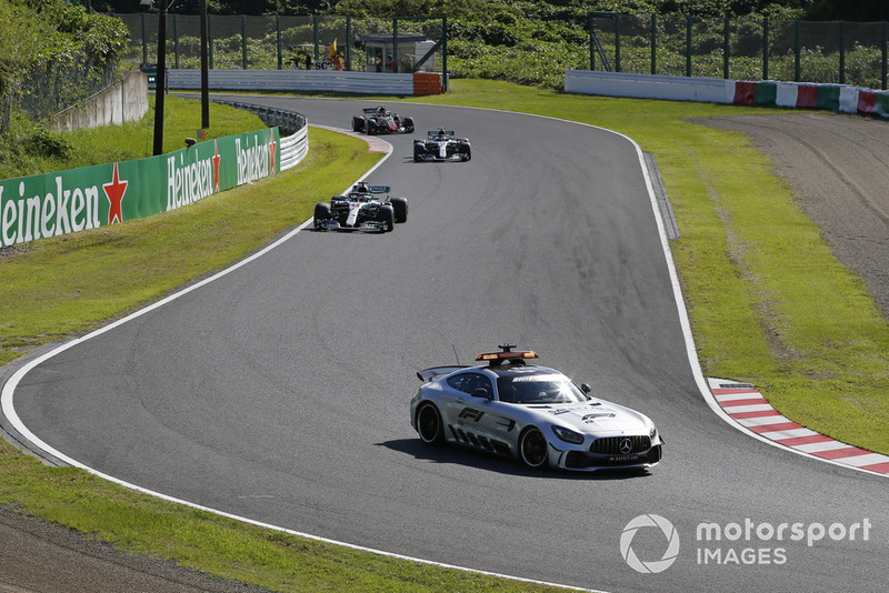 Safety Car delante de Lewis Hamilton, Mercedes AMG F1 W09