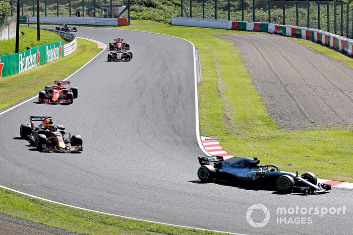 Valtteri Bottas, Mercedes AMG F1 W09, Max Verstappen, Red Bull Racing RB14