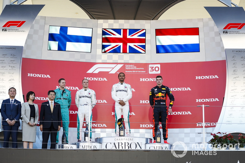 Valtteri Bottas, Mercedes AMG F1, Lewis Hamilton, Mercedes AMG F1, Max Verstappen, Red Bull Racing