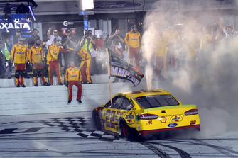 Joey Logano, Team Penske, Ford Fusion Shell Pennzoil celebrates his championship win with a burnout