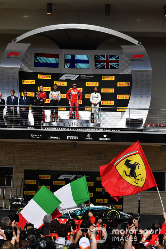 (da Sx a DX): Max Verstappen, Red Bull Racing, Kimi Raikkonen, Ferrari e Lewis Hamilton, Mercedes AMG F1 sul podio