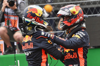 Daniel Ricciardo, Red Bull Racing e Max Verstappen, Red Bull Racing festeggiano nel parco chiuso