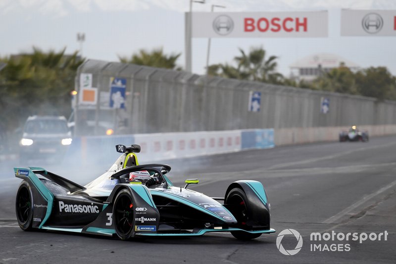 Nelson Piquet Jr., Jaguar Racing, Jaguar I-Type 3, locks his brakes