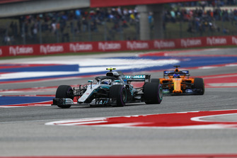 Valtteri Bottas, Mercedes AMG F1 W09 EQ Power+ and Fernando Alonso, McLaren MCL33