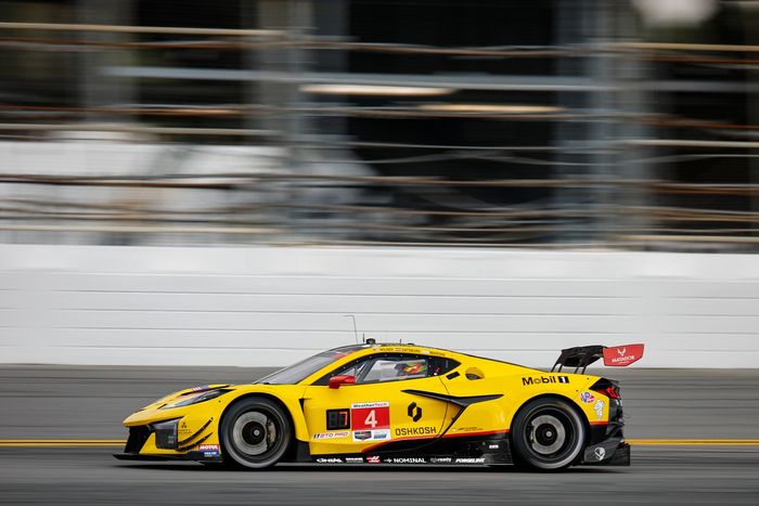 #4 Corvette Racing by Pratt Miller Motorsports Corvette Z06 GT3.R: Tommy Milner, Nicky Catsburg, Nico Varrone