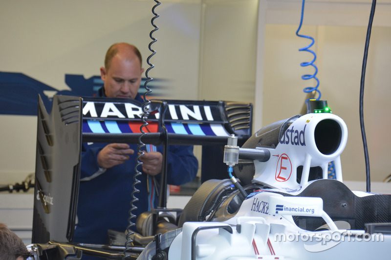 Williams FW38 detalle