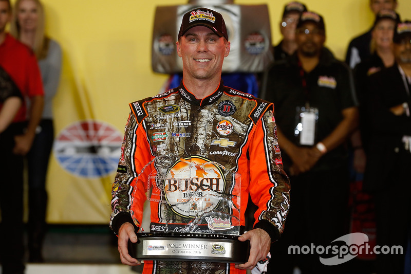 Polesitter Kevin Harvick, Stewart-Haas Racing Chevrolet