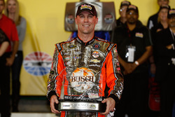 Polesitter Kevin Harvick, Stewart-Haas Racing Chevrolet