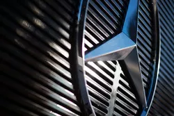 Logo de Mercedes