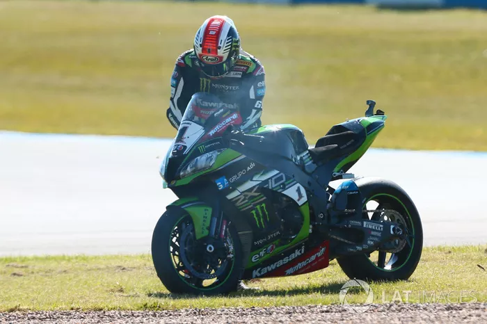Donington, Course 1, seul point noir jusqu'ici dans la saison de Rea