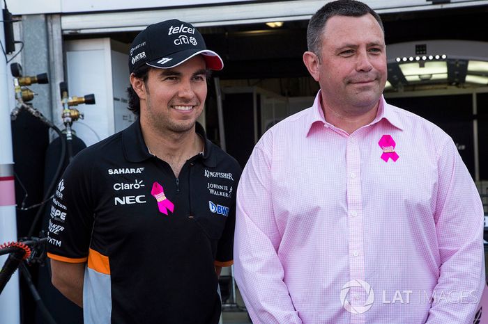Sergio Pérez, Force India y Andy Harris, Director de cuidado de cáncer de mama la revelación de la la Asociación de atención de cáncer de mama con Force India F1