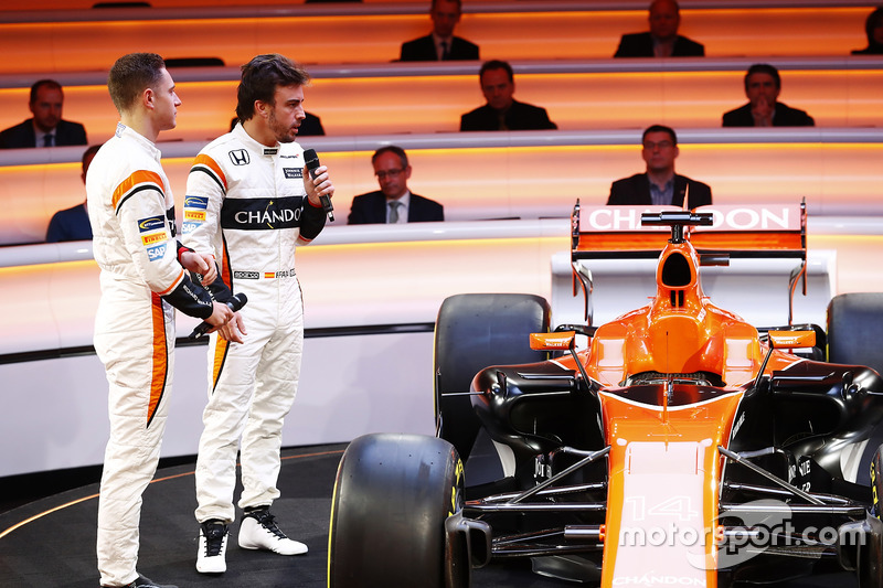 Fernando Alonso und Stoffel Vandoorne mit dem McLaren MCL32