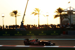 Карлос Сайнс-молодший, Scuderia Toro Rosso STR11