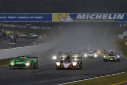 Start: #2 Tequila Patrón ESM Nissan DPi: Scott Sharp, Ryan Dalziel, Brendon Hartley leads