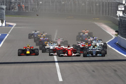 Valtteri Bottas, Mercedes AMG F1 W08, Sebastian Vettel, Ferrari SF70H, Kimi Raikkonen, Ferrari SF70H