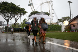 Fernando Alonso, McLaren, his girlfriend Linda Morselli