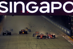 Crash: Sebastian Vettel, Ferrari SF70H, Kimi Raikkonen, Ferrari SF70H and Max Verstappen, Red Bull R
