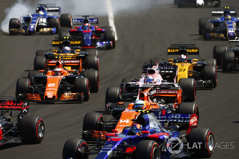 Marcus Ericsson, Sauber C36, Carlos Sainz Jr., Scuderia Toro Rosso STR12,Fernando Alonso, McLaren MC