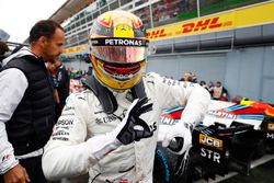 Ganador de la pole Lewis Hamilton, Mercedes AMG F1