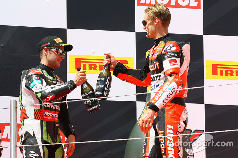 Podio: ganador de la carrera Chaz Davies, Ducati Team, segundo Jonathan Rea, Kawasaki Racing,  y tercero Marco Melandri, Ducati Team