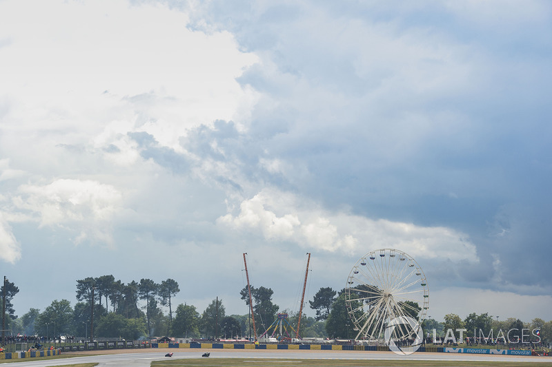 Des nuages noirs au-dessus du circuit