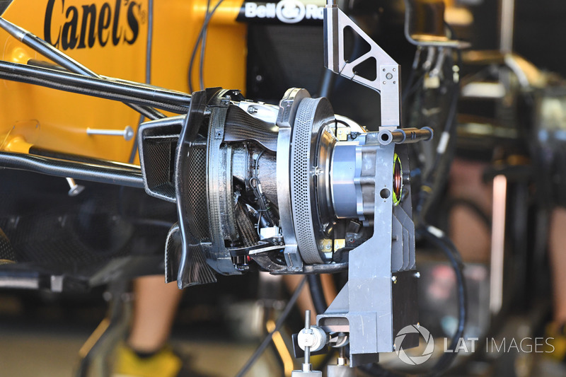 Renault Sport F1 Team RS17 front brake and wheel hub detail